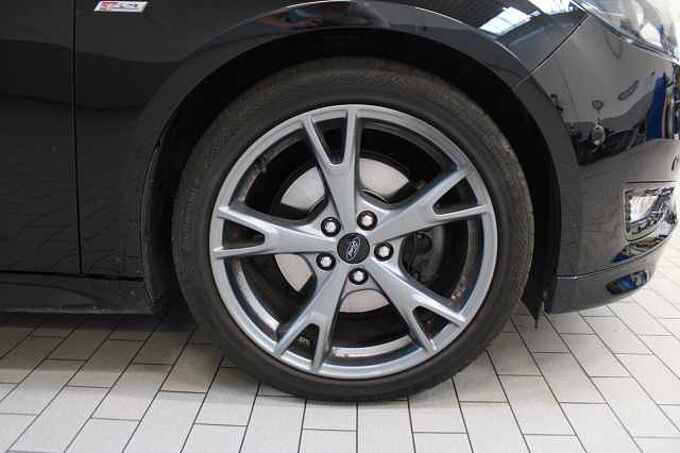 Ford Focus Lim. ST-Line 1.5l/NAVI/KAMERA/SHZ/PDC/TEMP