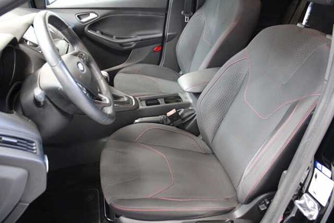 Ford Focus Lim. ST-Line 1.5l/NAVI/KAMERA/SHZ/PDC/TEMP
