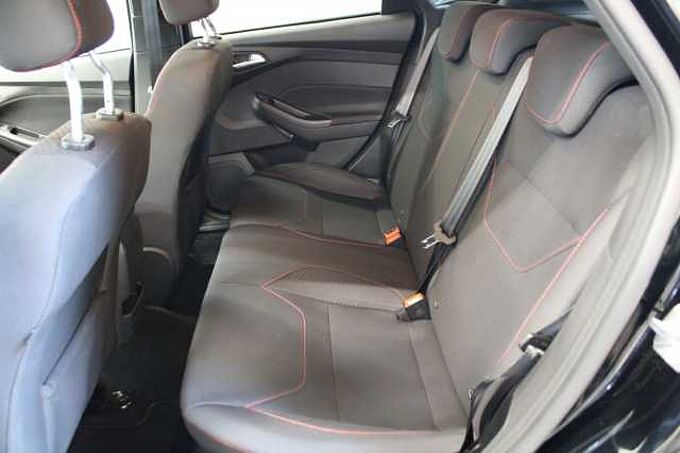 Ford Focus Lim. ST-Line 1.5l/NAVI/KAMERA/SHZ/PDC/TEMP