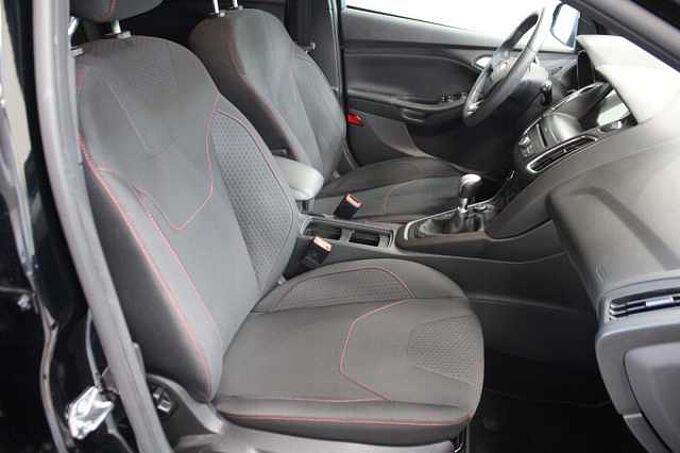 Ford Focus Lim. ST-Line 1.5l/NAVI/KAMERA/SHZ/PDC/TEMP