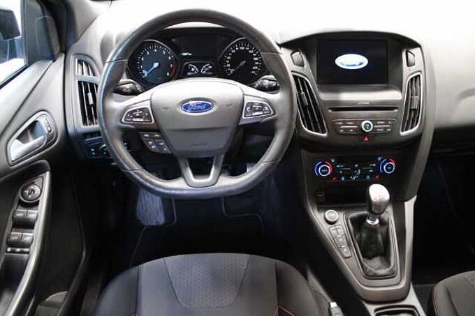 Ford Focus Lim. ST-Line 1.5l/NAVI/KAMERA/SHZ/PDC/TEMP