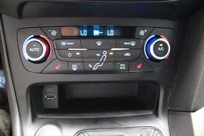 Ford Focus Lim. ST-Line 1.5l/NAVI/KAMERA/SHZ/PDC/TEMP