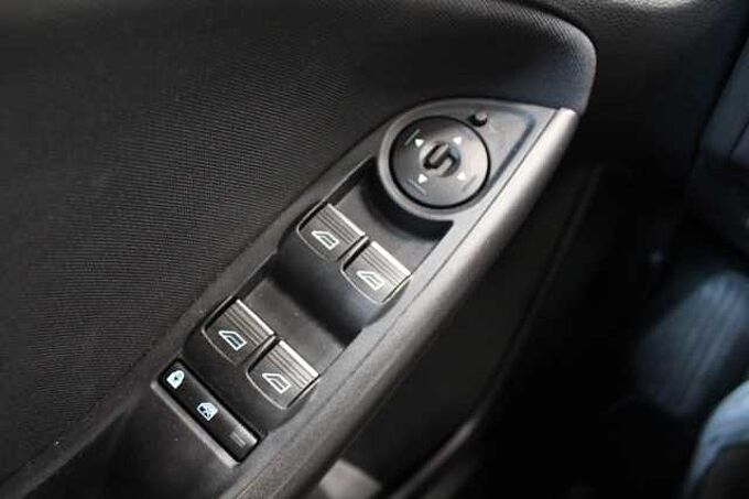 Ford Focus Lim. ST-Line 1.5l/NAVI/KAMERA/SHZ/PDC/TEMP