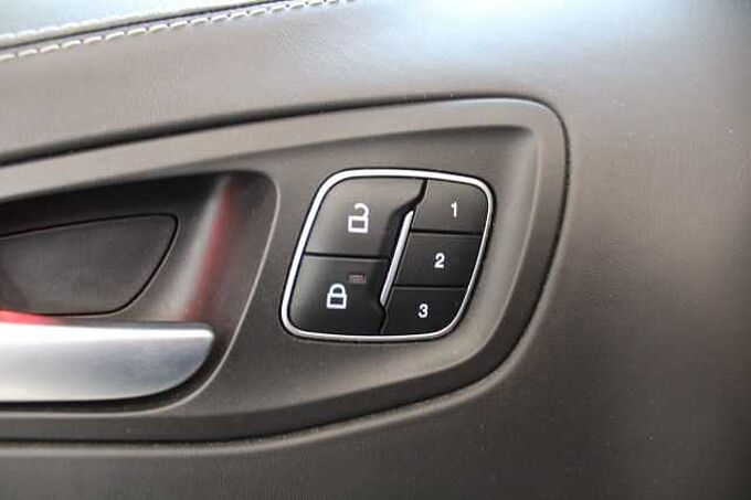 Ford Kuga Vignale 2.0l Auto. /ACC/KAMERA/PANO/MEMORY/