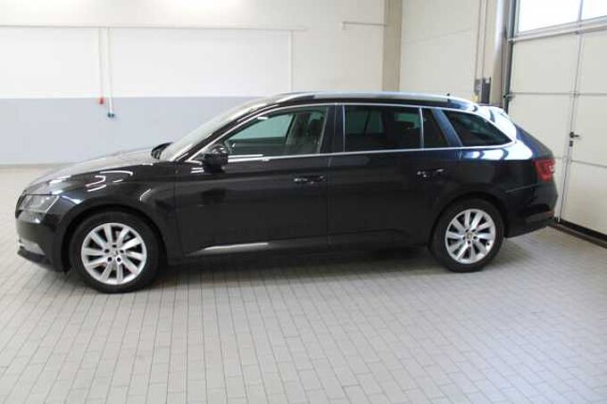 SKODA Superb Combi Style 2.0l TDI Auto./NAVI/ACC/AHK