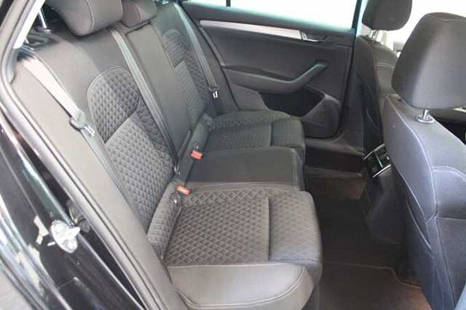 SKODA Superb Combi Style 2.0l TDI Auto./NAVI/ACC/AHK