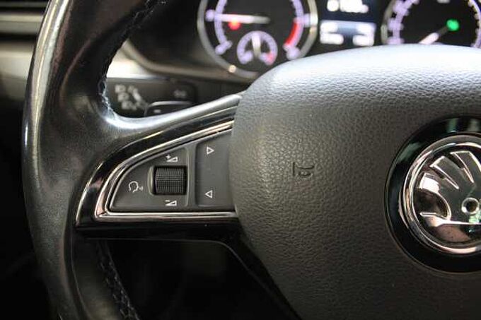 SKODA Superb Combi Style 2.0l TDI Auto./NAVI/ACC/AHK