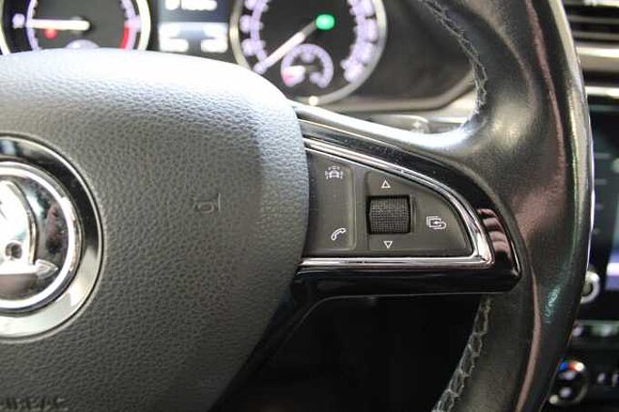 SKODA Superb Combi Style 2.0l TDI Auto./NAVI/ACC/AHK