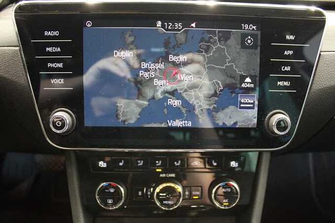 SKODA Superb Combi Style 2.0l TDI Auto./NAVI/ACC/AHK