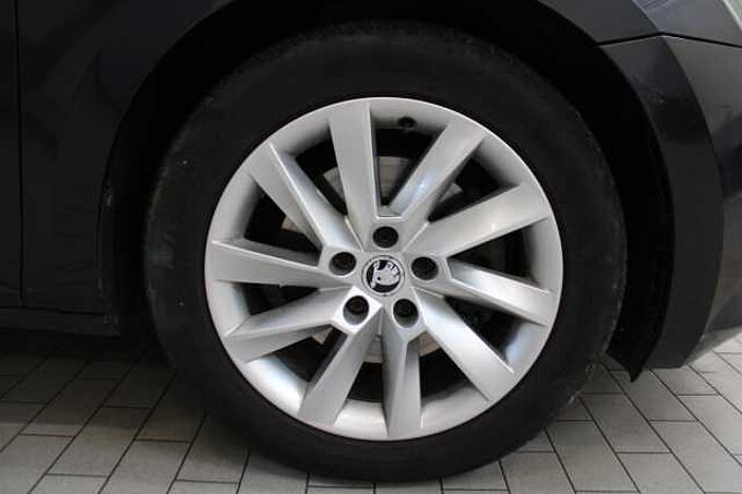 SKODA Superb Combi Style 2.0l TDI Auto./NAVI/ACC/AHK