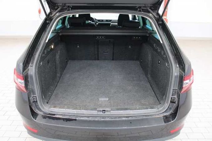SKODA Superb Combi Style 2.0l TDI Auto./NAVI/ACC/AHK