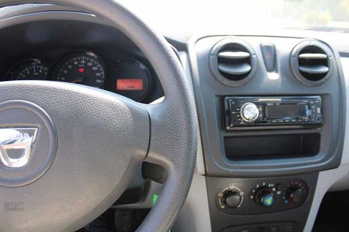 Dacia Logan MCV II Kombi Essentiel 1.2l / Radio /