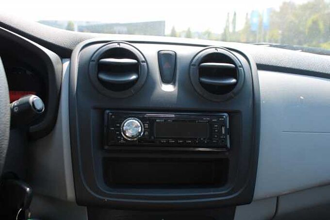 Dacia Logan MCV II Kombi Essentiel 1.2l / Radio /