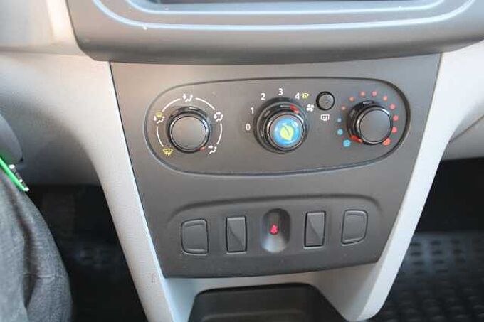Dacia Logan MCV II Kombi Essentiel 1.2l / Radio /