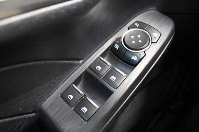 Ford Kuga Titanium 1.5l EcoBoost/ACC/NAVI/KAMERA/LED/