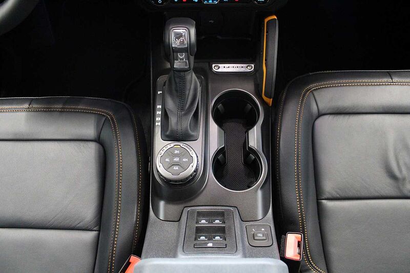 Ford Bronco Badlands 2.7 V6 e-4WD First Edition, NAVI