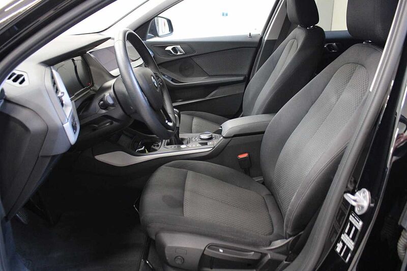 BMW 118 d Limo. Advantage /LED/LIVE-COCKPIT-PLUS/PDC/