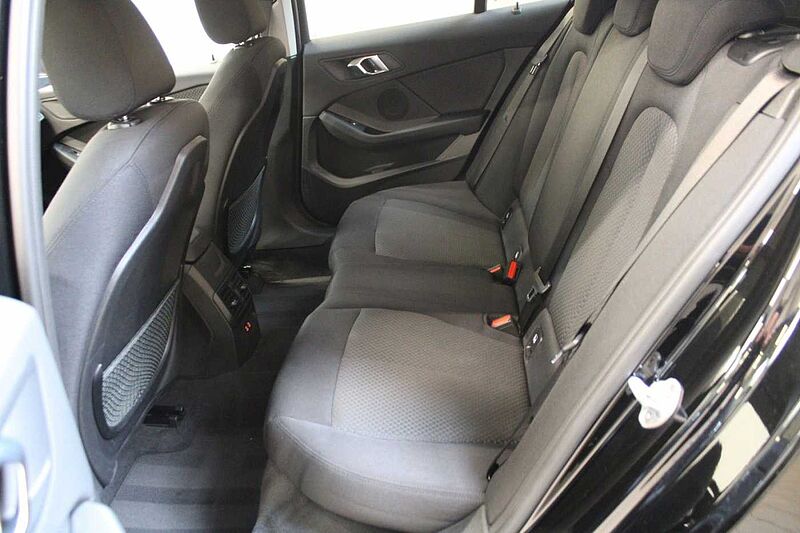 BMW 118 d Limo. Advantage /LED/LIVE-COCKPIT-PLUS/PDC/