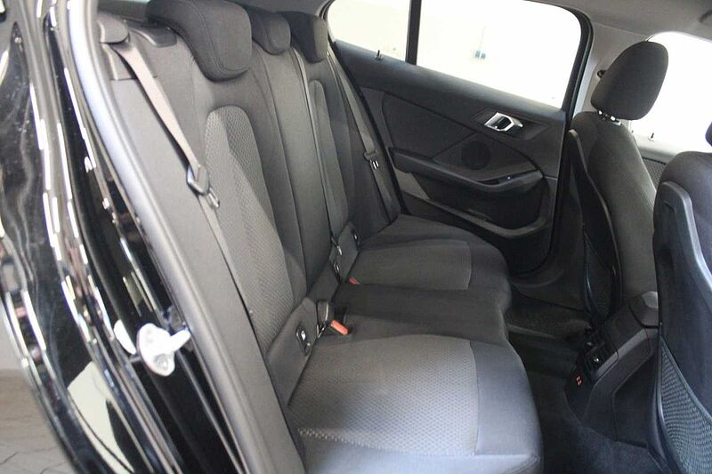 BMW 118 d Limo. Advantage /LED/LIVE-COCKPIT-PLUS/PDC/