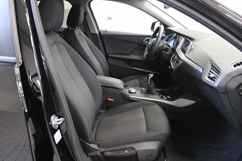 BMW 118 d Limo. Advantage /LED/LIVE-COCKPIT-PLUS/PDC/