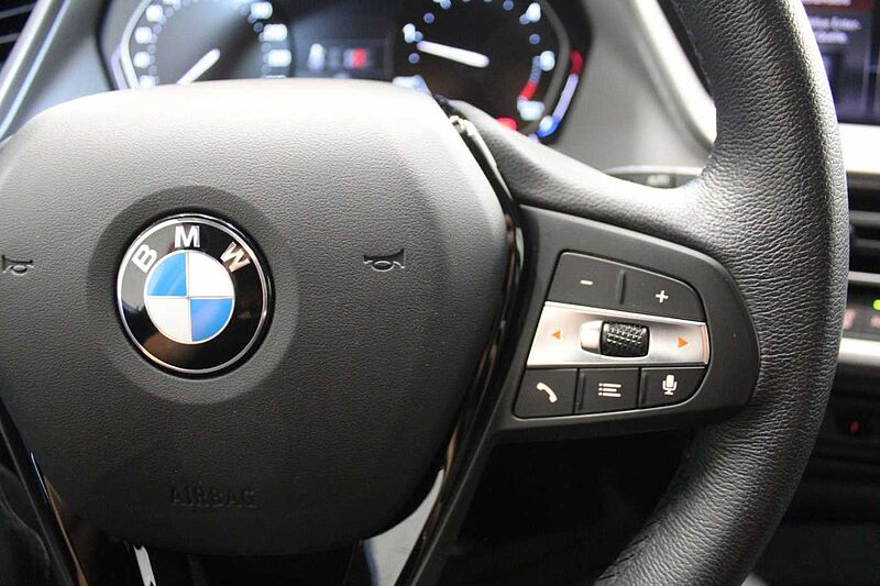 BMW 118 d Limo. Advantage /LED/LIVE-COCKPIT-PLUS/PDC/