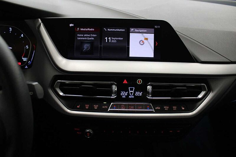 BMW 118 d Limo. Advantage /LED/LIVE-COCKPIT-PLUS/PDC/