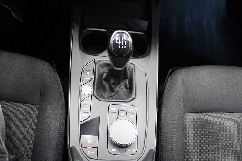 BMW 118 d Limo. Advantage /LED/LIVE-COCKPIT-PLUS/PDC/