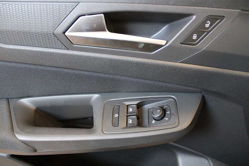 Ford Tourneo Connect L1 Titanium Auto. , LED/NAVI/SHZ