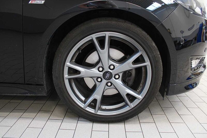 Ford Focus Lim. ST-Line 1.5l/NAVI/KAMERA/SHZ/PDC/TEMP