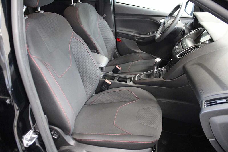 Ford Focus Lim. ST-Line 1.5l/NAVI/KAMERA/SHZ/PDC/TEMP
