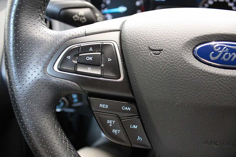 Ford Focus Lim. ST-Line 1.5l/NAVI/KAMERA/SHZ/PDC/TEMP