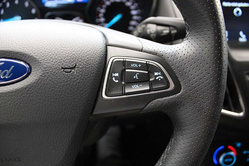Ford Focus Lim. ST-Line 1.5l/NAVI/KAMERA/SHZ/PDC/TEMP