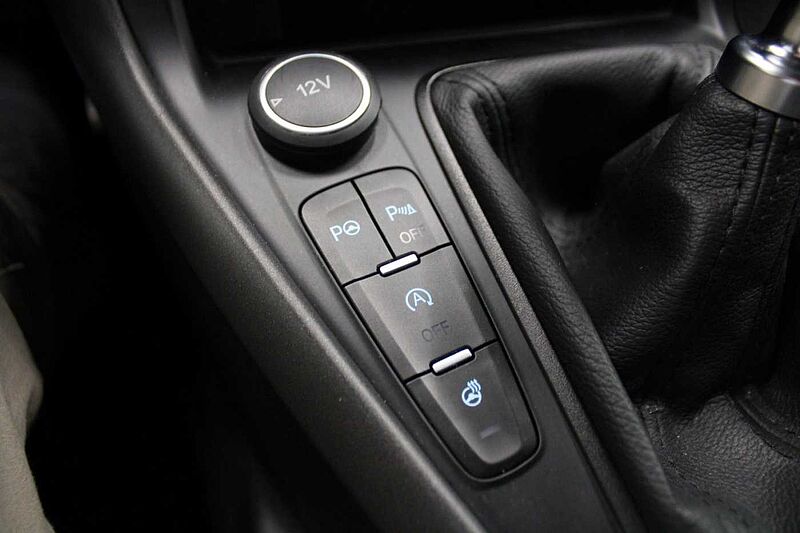 Ford Focus Lim. ST-Line 1.5l/NAVI/KAMERA/SHZ/PDC/TEMP