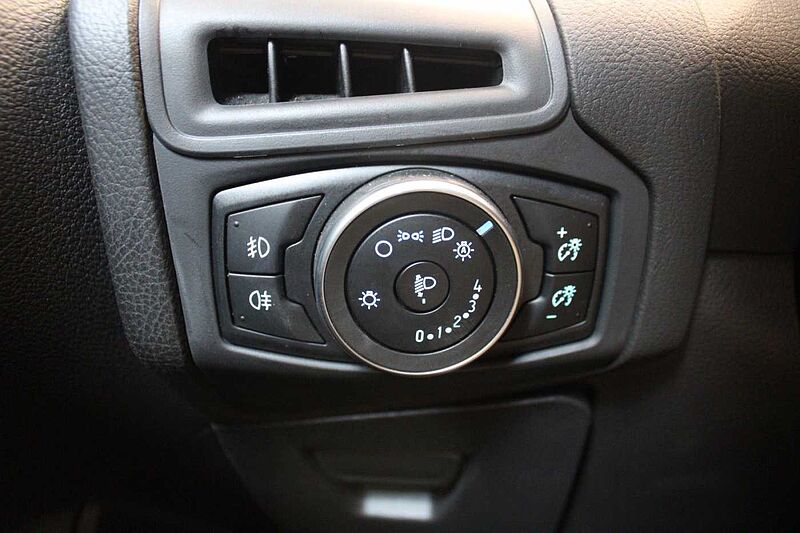 Ford Focus Lim. ST-Line 1.5l/NAVI/KAMERA/SHZ/PDC/TEMP