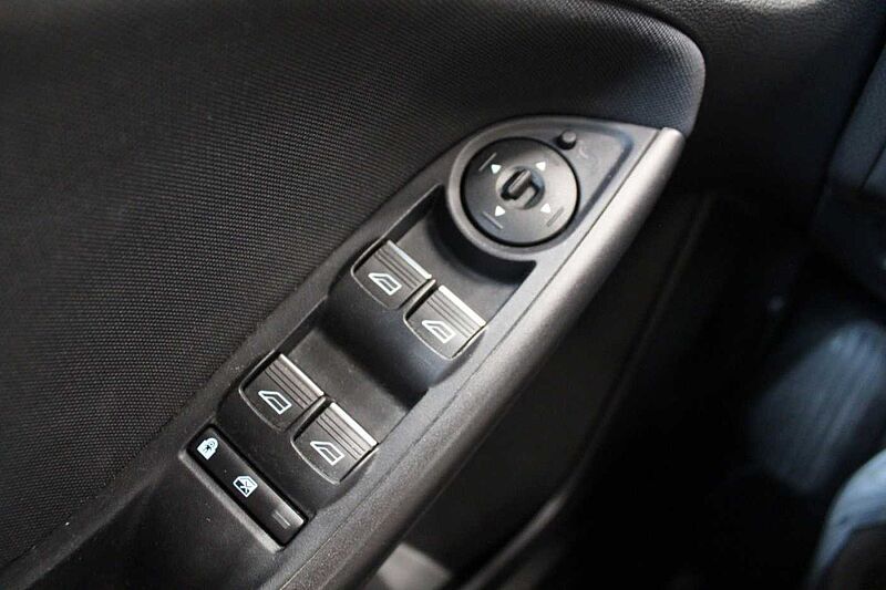 Ford Focus Lim. ST-Line 1.5l/NAVI/KAMERA/SHZ/PDC/TEMP