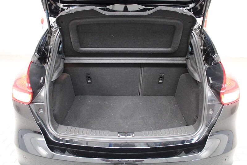 Ford Focus Lim. ST-Line 1.5l/NAVI/KAMERA/SHZ/PDC/TEMP
