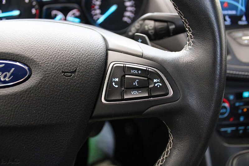 Ford Kuga Vignale 2.0l Auto. /ACC/KAMERA/PANO/MEMORY/