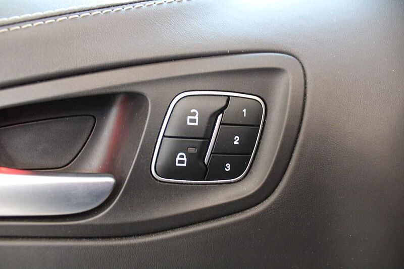 Ford Kuga Vignale 2.0l Auto. /ACC/KAMERA/PANO/MEMORY/