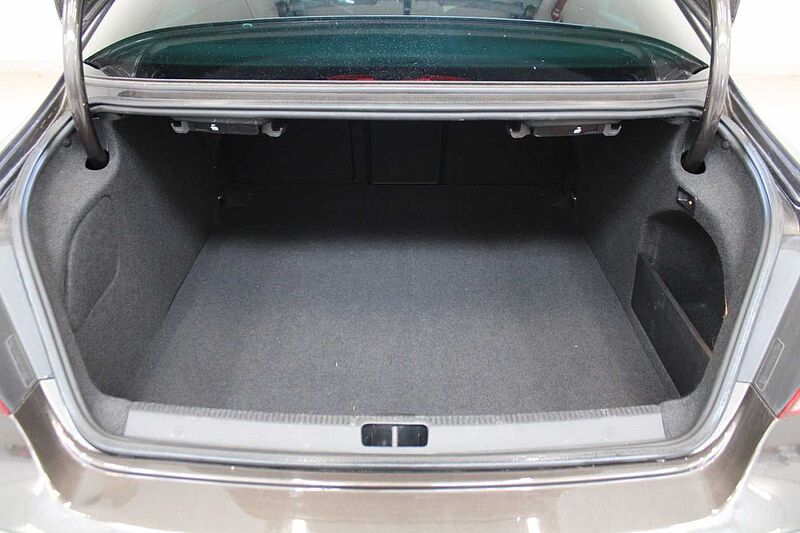 Volkswagen CC 2.0l TDI 4Motion Auto. /R-LINE/NAVI/ACC/AHK/