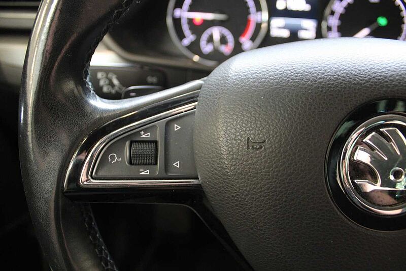 SKODA Superb Combi Style 2.0l TDI Auto. /NAVI/ACC/AHK