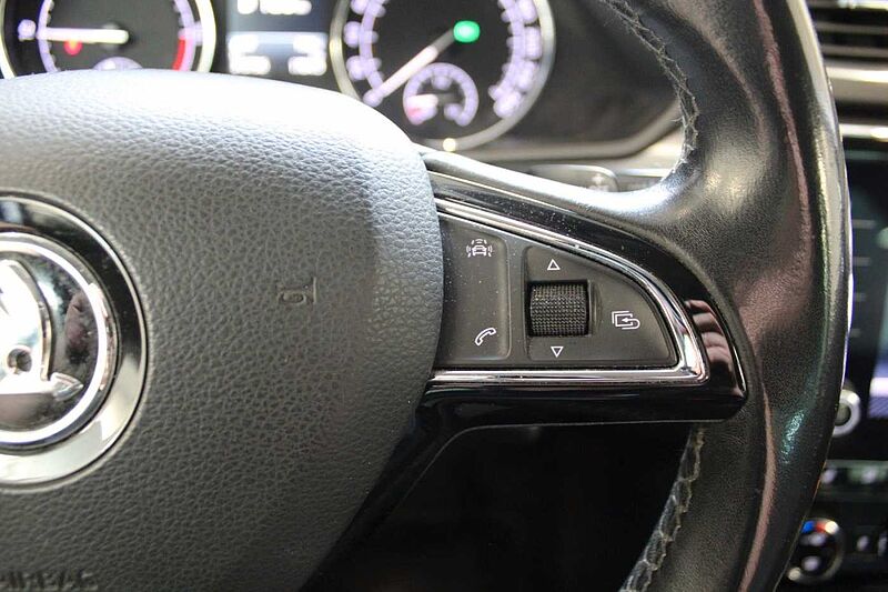 SKODA Superb Combi Style 2.0l TDI Auto. /NAVI/ACC/AHK