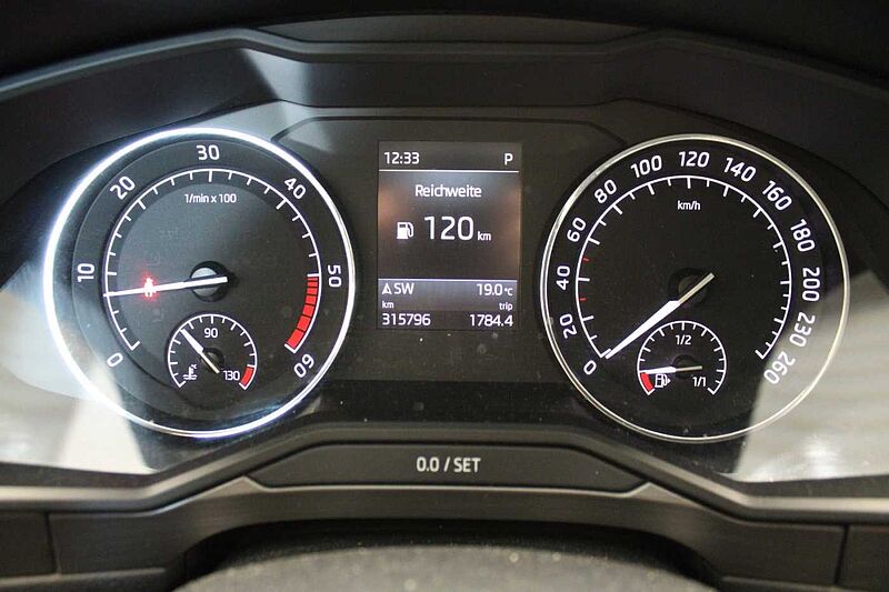 SKODA Superb Combi Style 2.0l TDI Auto. /NAVI/ACC/AHK