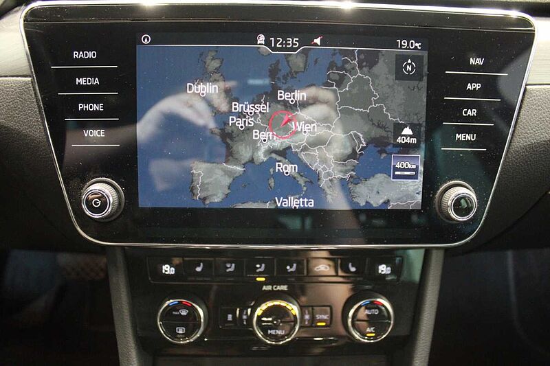 SKODA Superb Combi Style 2.0l TDI Auto. /NAVI/ACC/AHK