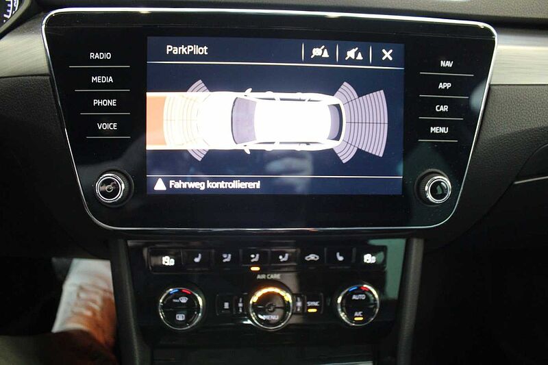 SKODA Superb Combi Style 2.0l TDI Auto. /NAVI/ACC/AHK
