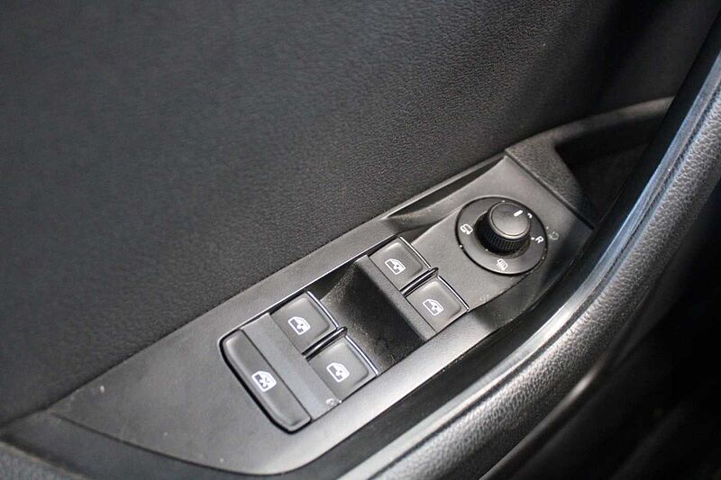 SKODA Superb Combi Style 2.0l TDI Auto. /NAVI/ACC/AHK