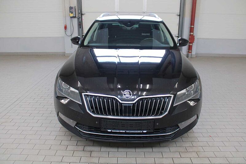 SKODA Superb Combi Style 2.0l TDI Auto. /NAVI/ACC/AHK