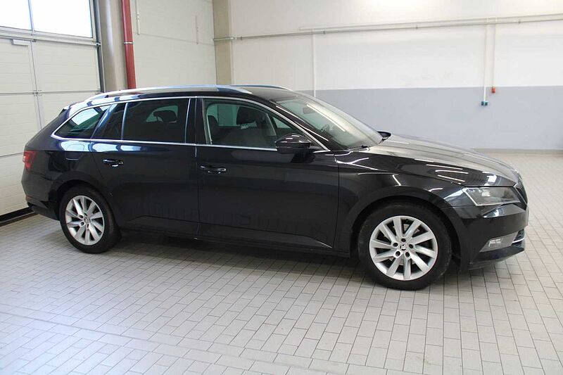SKODA Superb Combi Style 2.0l TDI Auto. /NAVI/ACC/AHK